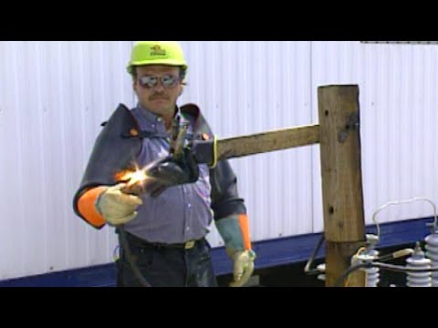 A closer look at electrical lineworkers with Toledo Edison | WTOL 11 Vault - Aug. 18, 1992