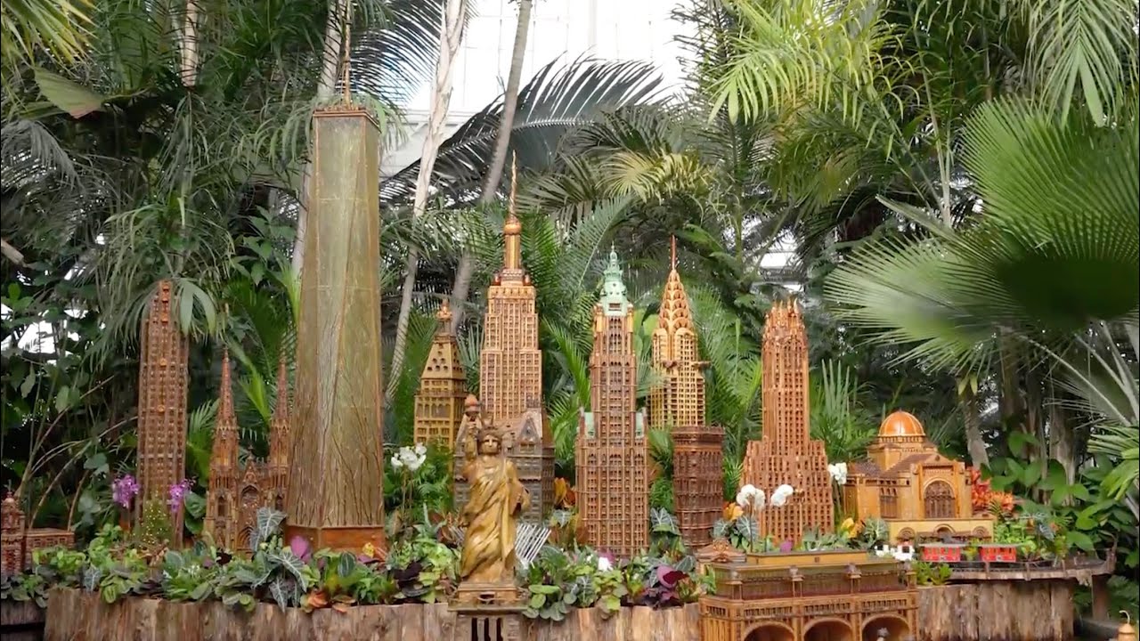 The Holiday Train Show at NYBG