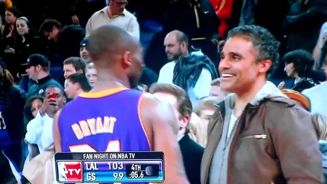 Kobe Bryant goes up to Rick Fox during the Warriors game and shakes his hand