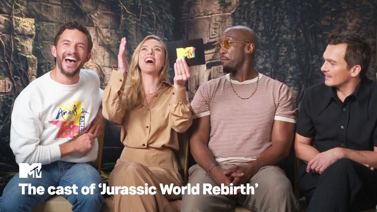 Scarlett Johansson Sings the Jurassic Park Theme w/ the Cast of ‘Jurassic World Rebirth’