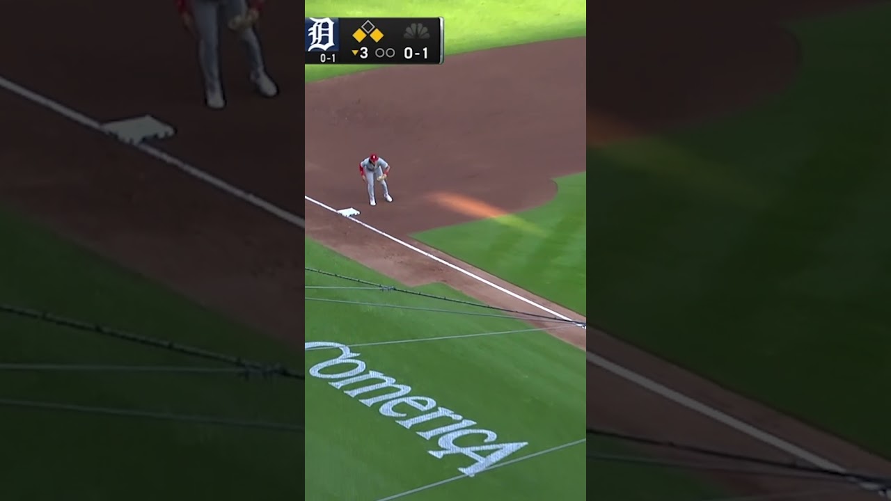 Phillies turn the first triple play of the 2024 season!